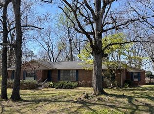 101 Forrest Hills Cir, Dickson, TN 37055