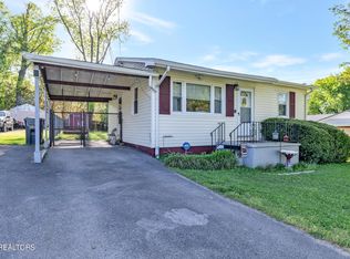 2306 Bradshaw Garden Rd, Knoxville, TN 37912