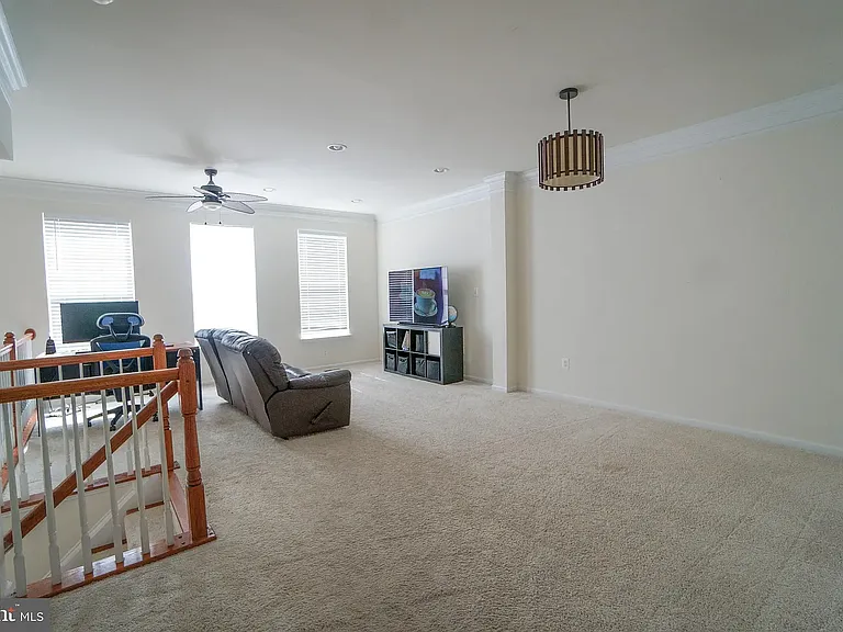 4459 Monmouth St — Photo 7