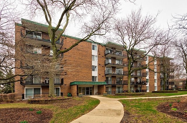 1st image of 5S040 Pebblewood Ln APT E208