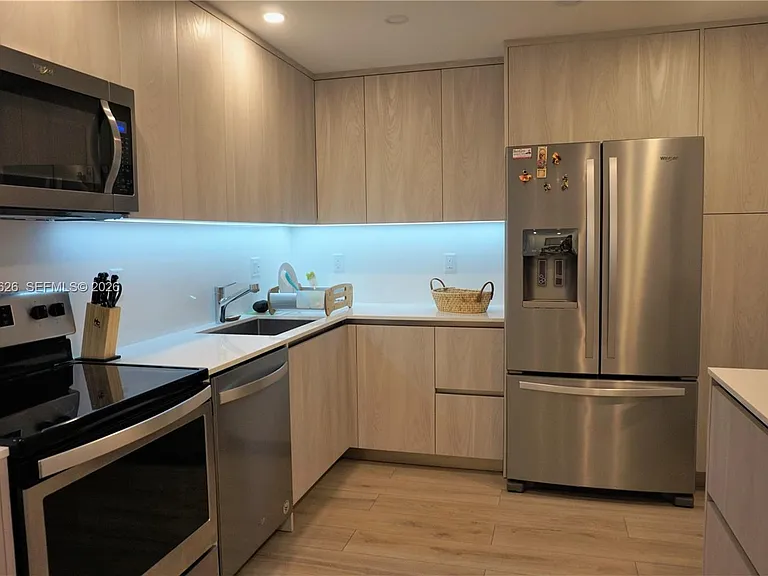 210 Sea View Dr #408 — Photo 9