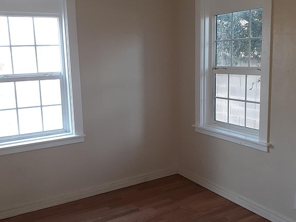 3rd image of 504 E Grangeville Blvd