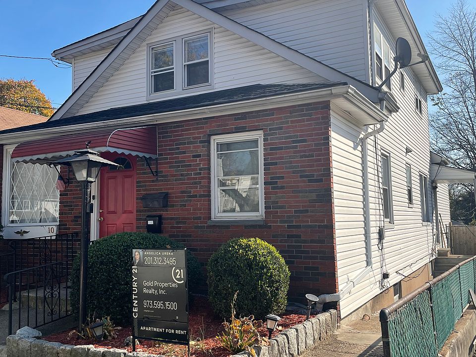 Entry is to the side of the house
