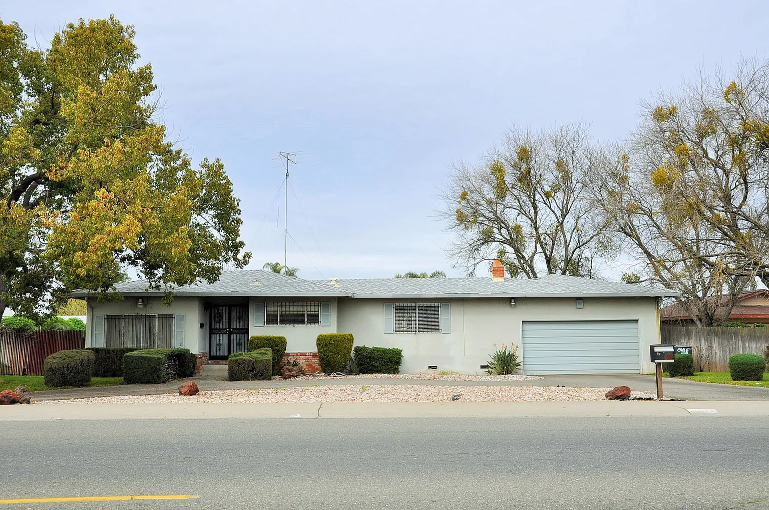 5035 Lemon Hill Ave photo 1