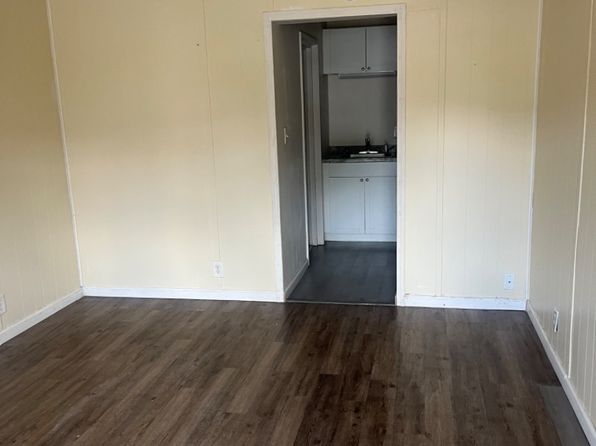 305 N Main St, Galax, VA