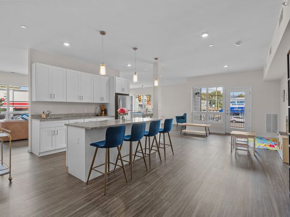 71 Connecticut Ave #205