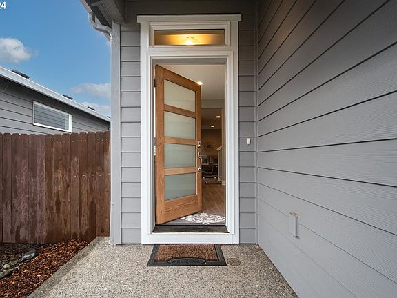 3rd image of 11213 NE 136th Ave