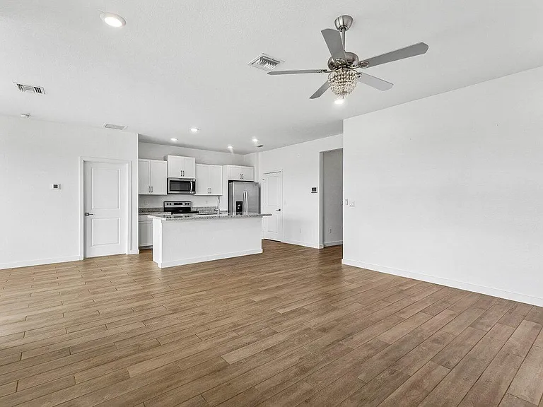 2770 NE Breezeway Cir — Photo 16