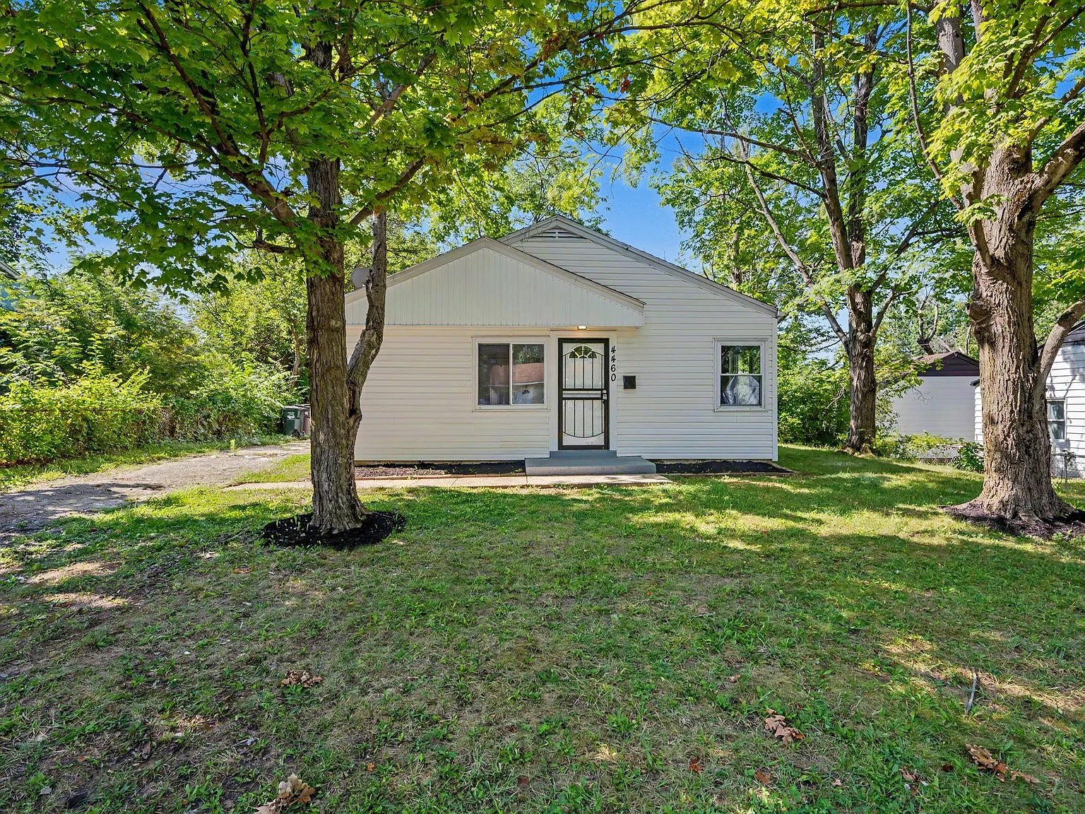 3 bed, 950 sqft, $1,500 — Photo 1