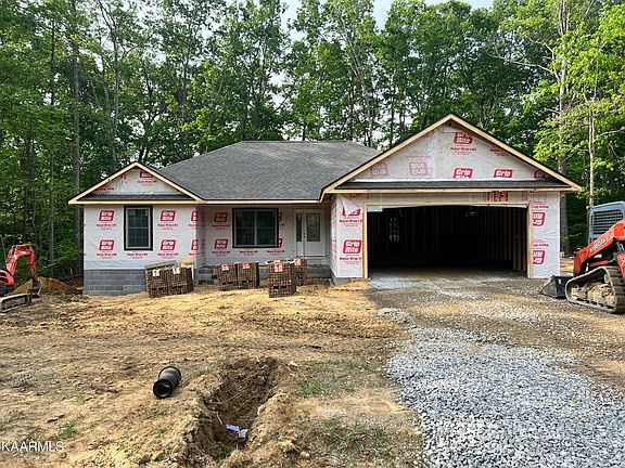 2nd image of 975 Mockingbird Dr