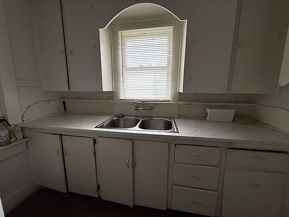 4th image of 1807 N Atlanta Ave