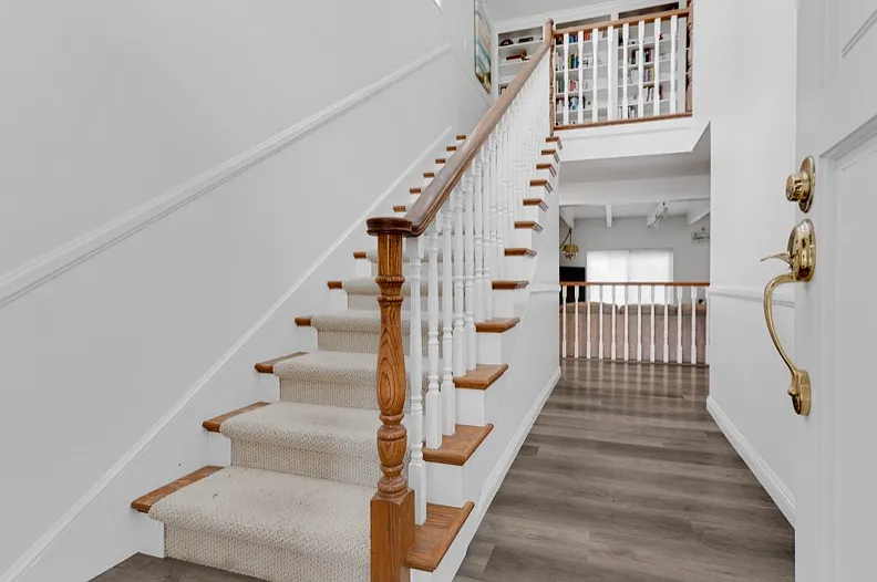 4 bed, 2500 sqft, $5,900 — Photo 3