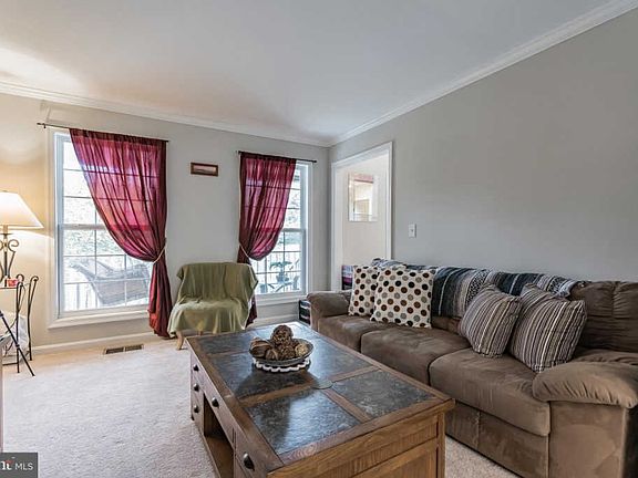 3rd image of 10307 Heritage Commons Ln