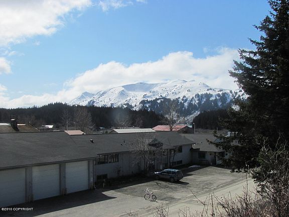 5th image of L8A B10 Winifred Ave
