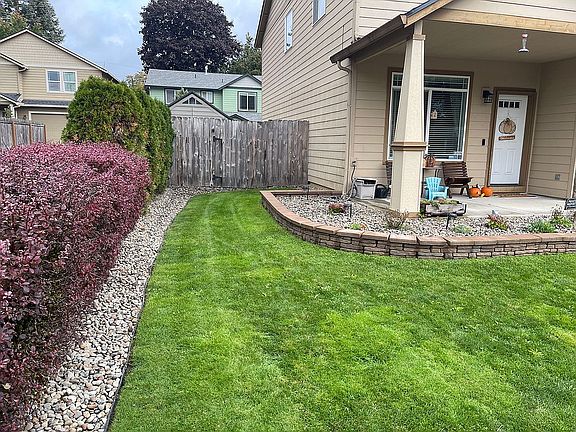 2nd image of 723 NE 8th Ave