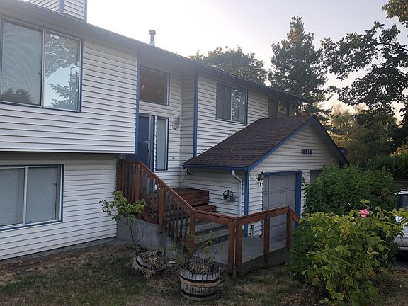 2nd image of 10419 Roosevelt Way NE