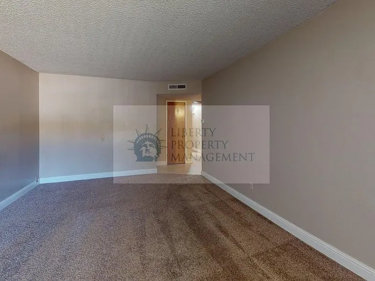 1640 W Rumble Rd #B — Photo 4