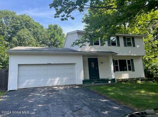 14 Wampum Dr, Saratoga Springs, NY 12866