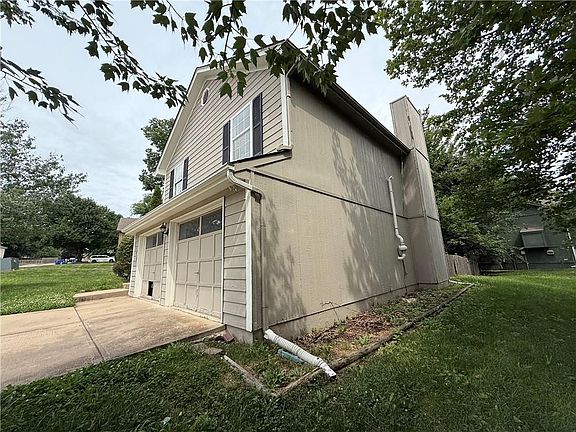 2nd image of 1500 NE Bronze Dr