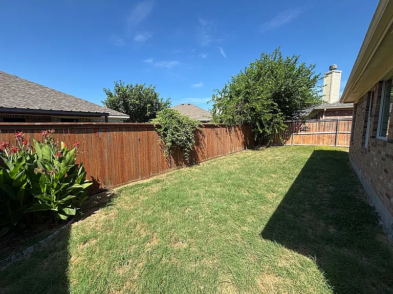 2748 Wakecrest Dr — Photo 30
