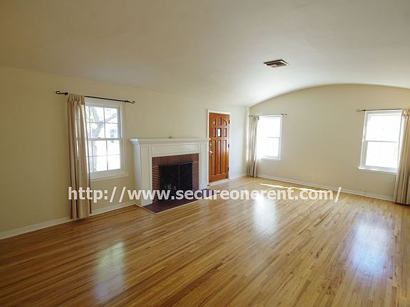 3rd image of 4645 Cartwright Ave