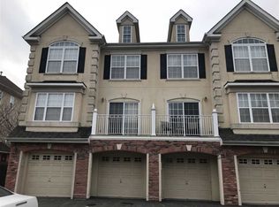 191 Blue Heron Dr, Secaucus, NJ 07094