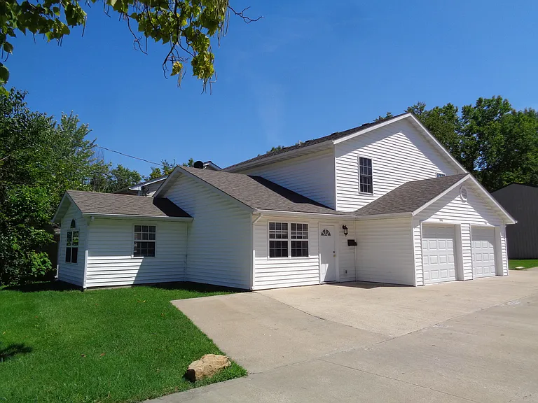 1502 W Worley St — Photo 2