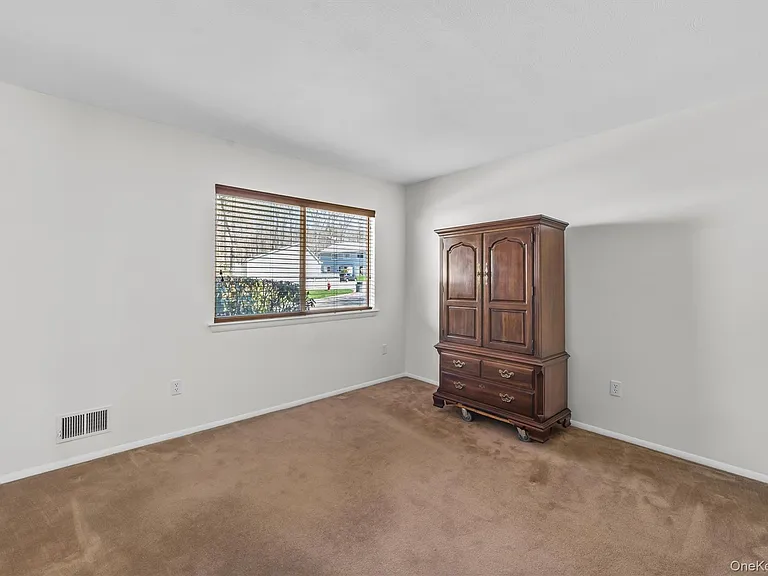 164 Carriage Ct #B — Photo 25