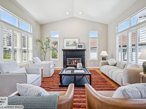 3rd image of 4 Meadow Ridge Drive