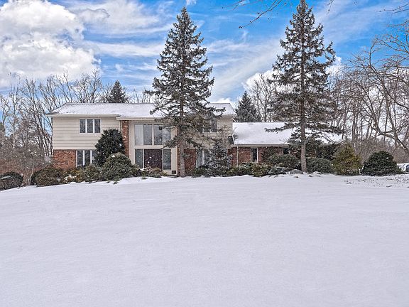 2nd image of 31849 Chestnut Ln