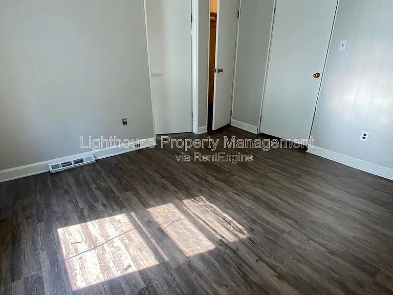 98 Van Buren St E — Photo 8