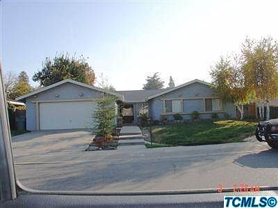 Beautiful home near El Diamonte School near Dameree St features, a super nice quiet area, Fireplace, Family Room, Living Room, Pool.  Just a Great Neighborhood