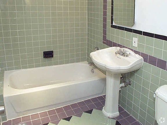 2nd image of 920 Meridian Ave APT 3