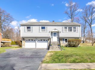 352 Sigwin Dr, Fairfield, CT 06824