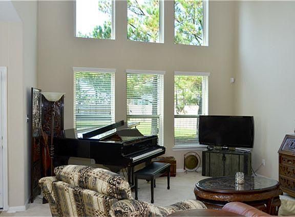 5th image of 35 Tallgrass Way
