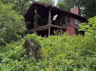 6642 Black Swan Dr, Shawnee, KS 66216