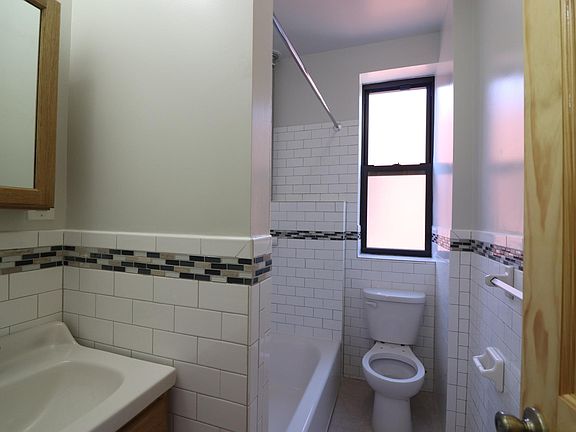 4th image of 209 E 165th St