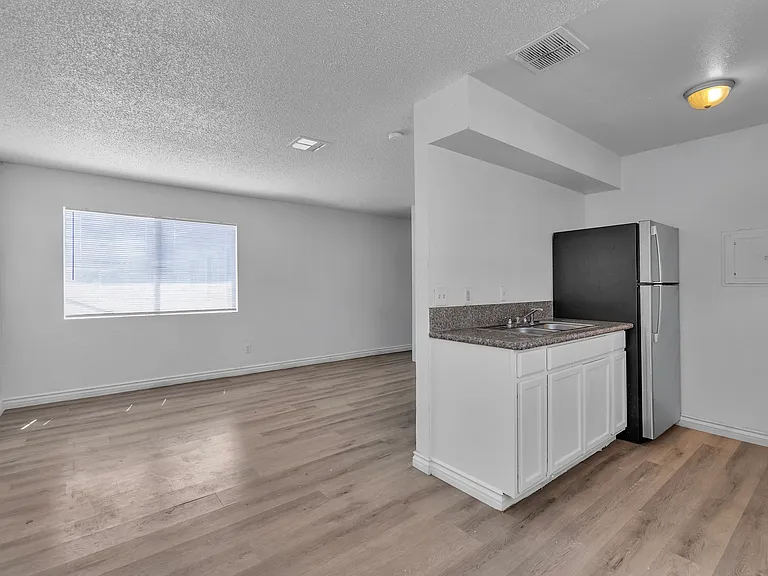 2508 E Mesquite Ave #1 — Photo 3