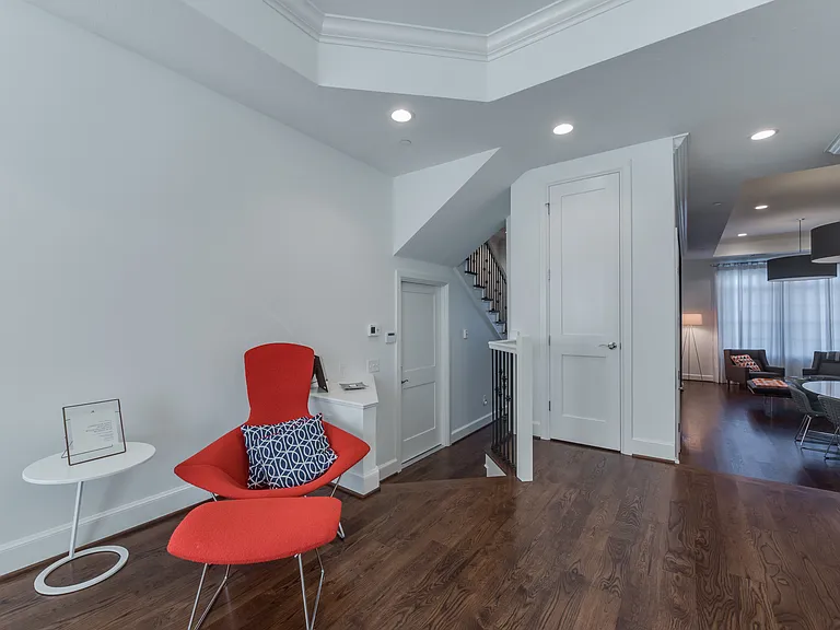 418 NE 2nd St — Photo 13