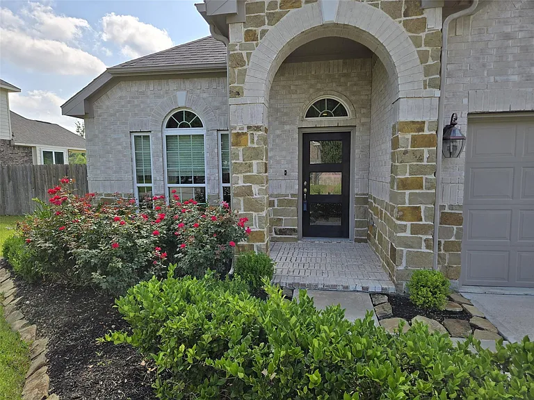 18519 Lilliput Ln — Photo 2