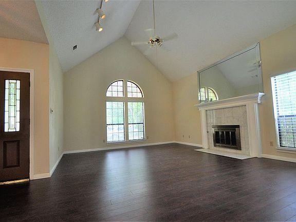 2nd image of 2806 Briar Knoll Dr