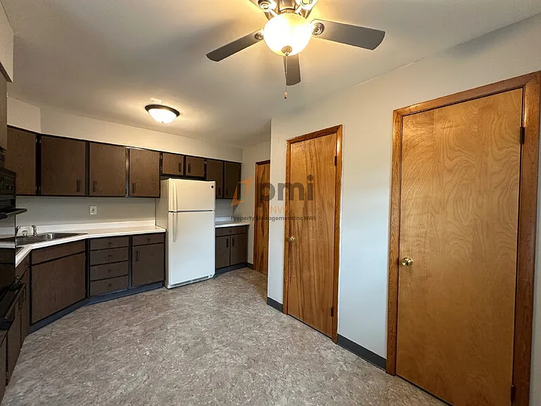 660 N Hobart Rd #5 — Photo 5