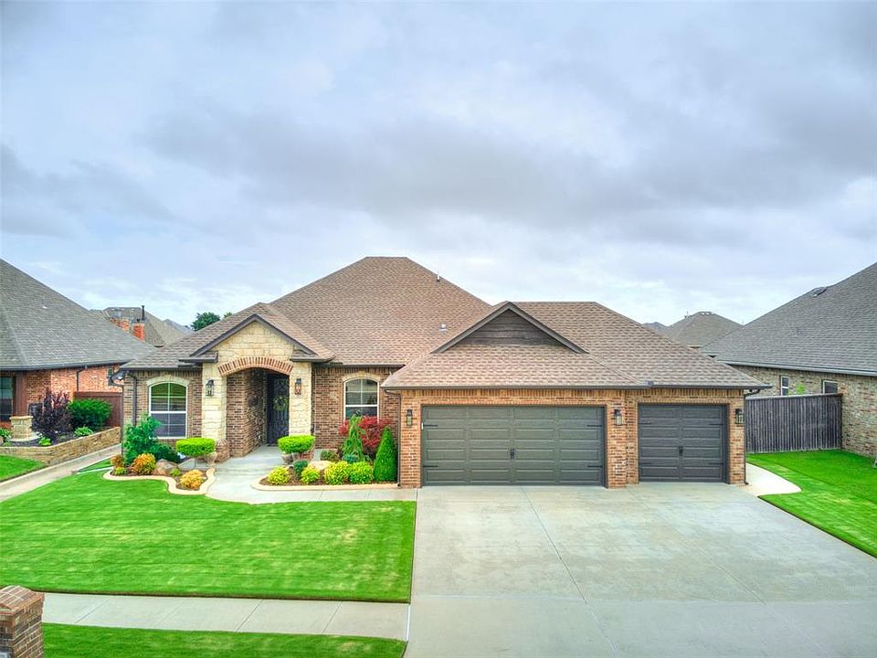 1st image of 205 SW 175th Ter