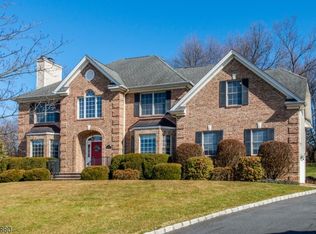 5 Baldwin Ct, Fairfield, NJ 07004