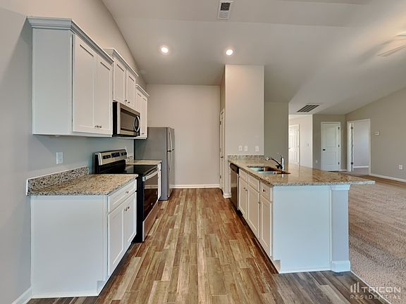 5th image of 599 Belcaro Dr
