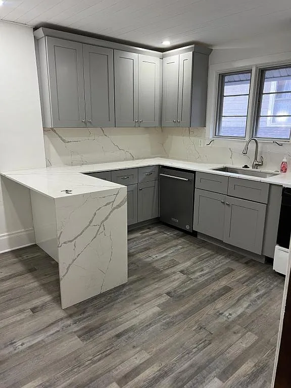 1057 Park Ave — Photo 2