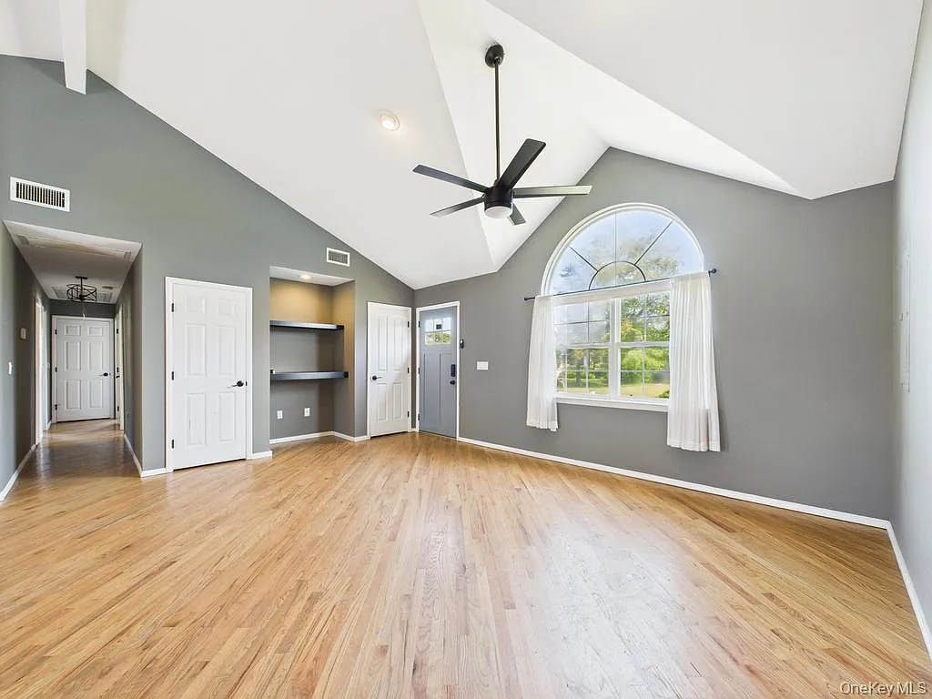 3 bed, 2.0 bath, 1136 sqft, $4,000 — Photo 4