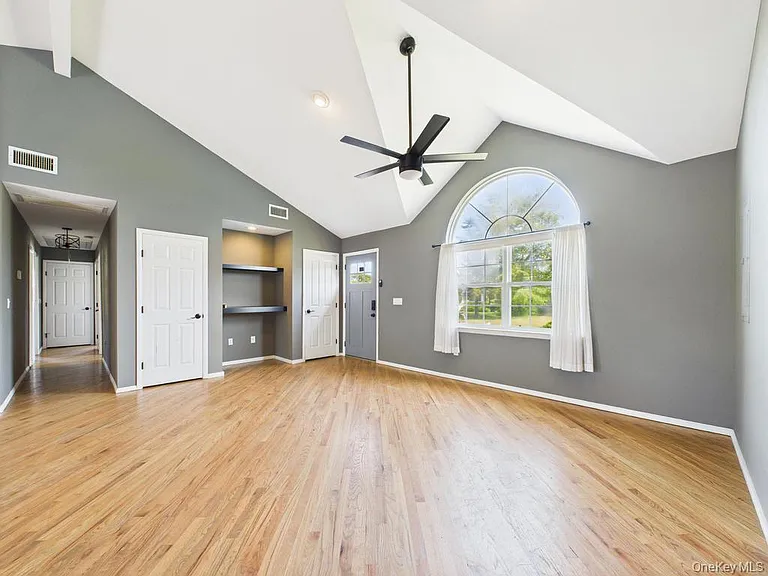 45 Willow St — Photo 4