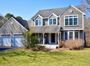 11 Oak Bluff Rd, Sagamore Beach, MA 02562