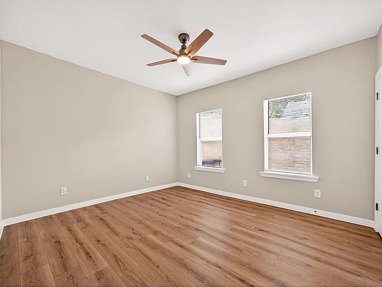 631 E Mistletoe Ave — Photo 11